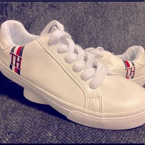 Tommy Hilfiger low top lace up women’s sneakers👟